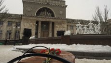 Цветы возле места взрыва в Волгограде Цветы возле места взрыва в Волгограде