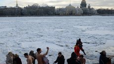 Крещенские купания в Петербурге. Фото с места события Крещенские купания в Петербурге. Фото с места события