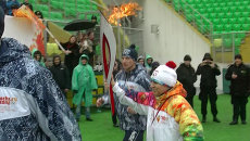 Огонь Олимпиады-2014 пронесли по Анжи-Арене в Каспийске Огонь Олимпиады-2014 пронесли по Анжи-Арене в Каспийске
