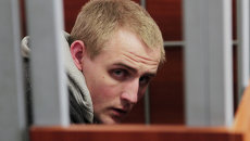 Обвиняемый в убийстве псковского священника Сергей Пчелинцев в зале суда. Архивное фото Обвиняемый в убийстве псковского священника Сергей Пчелинцев в зале суда. Архивное фото