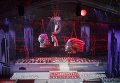 Сцены восстановления страны после войны, рабочие, лозунги и призывы эпохи Большой стройки сопровождались песней Муслима Магомаева Москва. Сцены восстановления страны после войны, рабочие, лозунги и призывы эпохи Большой стройки сопровождались песней Муслима Магомаева Москва.