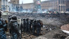 Сотрудники правоохранительных органов на площади Независимости в Киеве. 19 февраля 2014 Сотрудники правоохранительных органов на площади Независимости в Киеве. 19 февраля 2014
