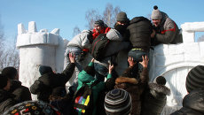 Празднование Масленицы в Томске на стадионе Политехник Празднование Масленицы в Томске на стадионе Политехник